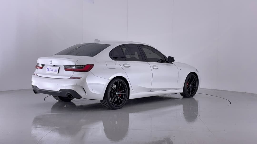 2022 BMW 3 30i M Sport, Automatic, 31816 km, Right Back Diagonal (45- Degree) View