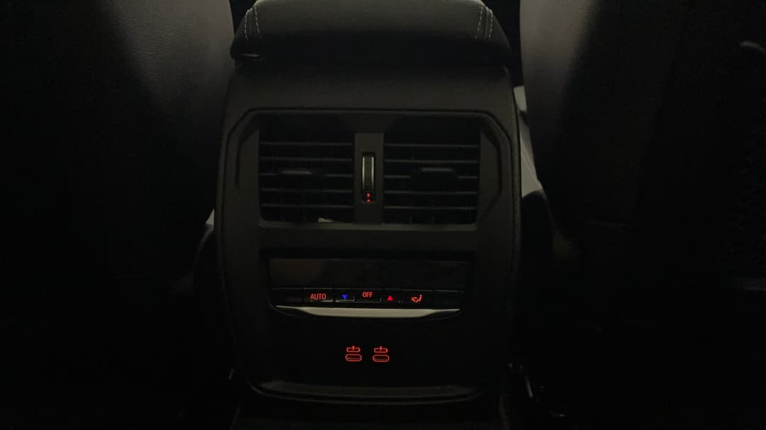2022 BMW 3 30i M Sport, Automatic, 31816 km, Rear A/C Vent