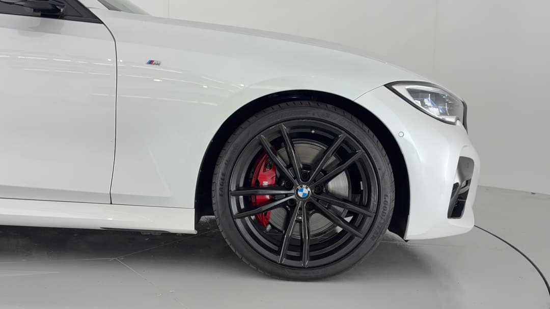 2022 BMW 3 30i M Sport, Automatic, 31816 km, Right Front Wheel