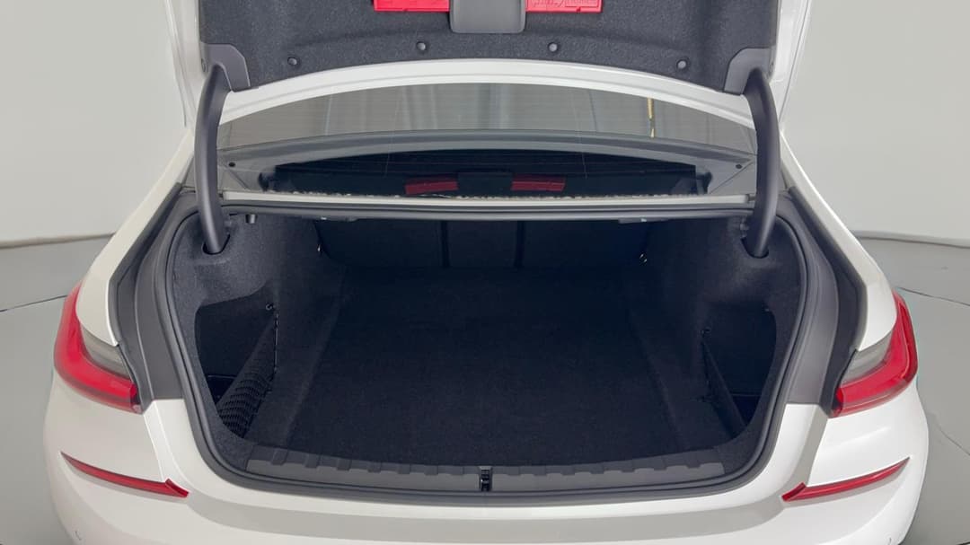 2022 BMW 3 30i M Sport, Automatic, 31816 km, Boot Inside View