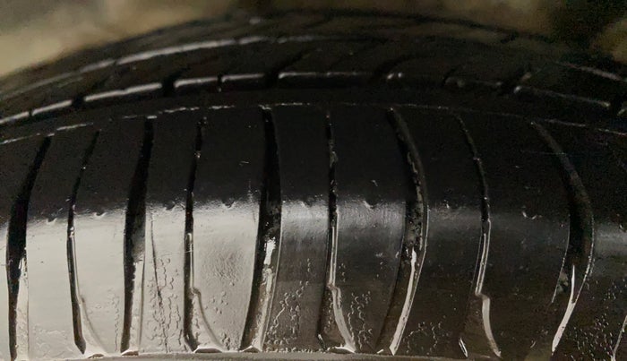 2017 Hyundai Eon SPORTZ, Petrol, Manual, 49,791 km, Left Rear Tyre Tread