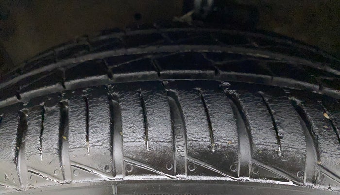 2014 Maruti Celerio VXI AMT, Petrol, Automatic, 1,06,671 km, Left Front Tyre Tread