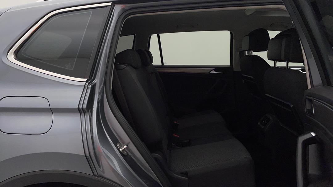 2018 Volkswagen Tiguan 132 Tsi Comfortline, Automatic, 82164 km, Right Side Rear Door Cabin View