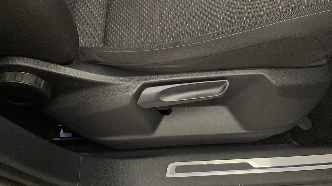 2018 Volkswagen Tiguan 132 Tsi Comfortline, Automatic, 82164 km, Drivers Side Adjustment Panel