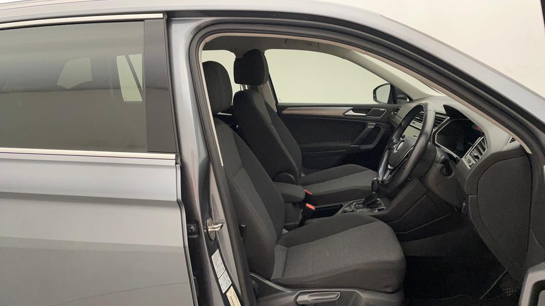 2018 Volkswagen Tiguan 132 Tsi Comfortline, Automatic, 82164 km, Right Side Front Door Cabin View