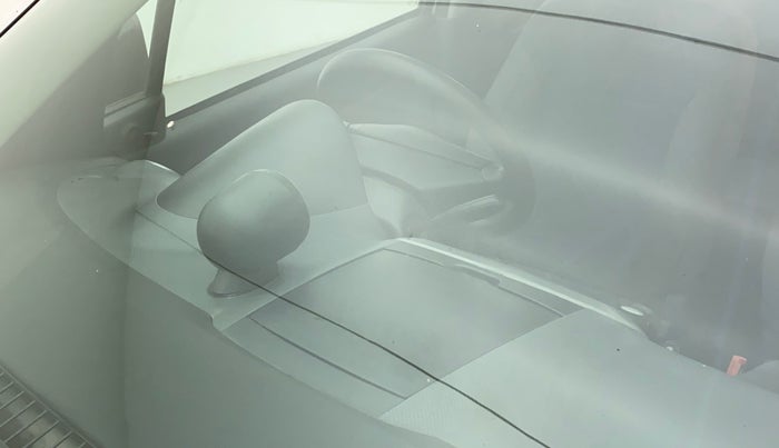 2012 Maruti Ritz VXI, Petrol, Manual, 53,625 km, Front windshield - Minor spot on windshield