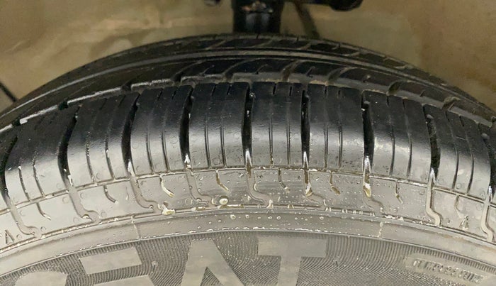 2012 Maruti Ritz VXI, Petrol, Manual, 53,625 km, Left Front Tyre Tread