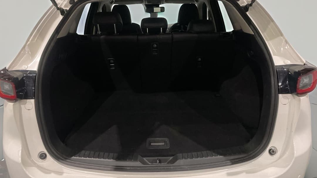 2022 Mazda CX-5 Touring (AWD), Automatic, 43844 km, Boot Inside View
