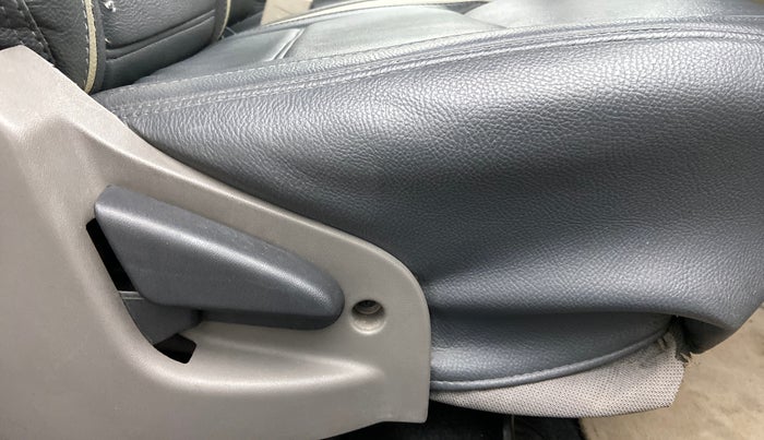 2015 Datsun Go T, Petrol, Manual, 57,988 km, Driver Side Adjustment Panel