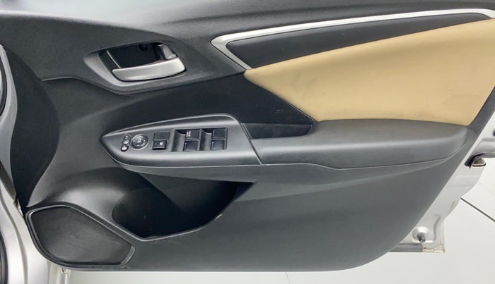 2017 Honda Jazz 1.2 V AT, Petrol, Automatic, 28,634 km, Driver Side Door Panels Control
