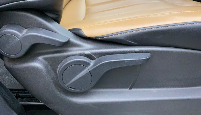 2019 Mahindra XUV500 W5, Diesel, Manual, 30,127 km, Driver Side Adjustment Panel