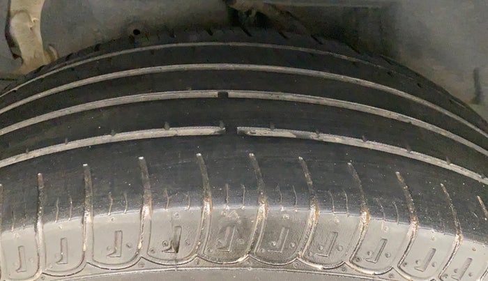 2019 Mahindra XUV500 W5, Diesel, Manual, 30,127 km, Right Rear Tyre Tread
