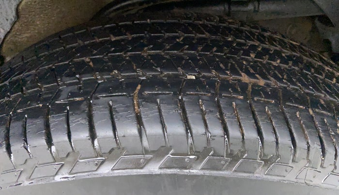 2015 Mahindra XUV500 W10, Diesel, Manual, 47,728 km, Left Rear Tyre Tread