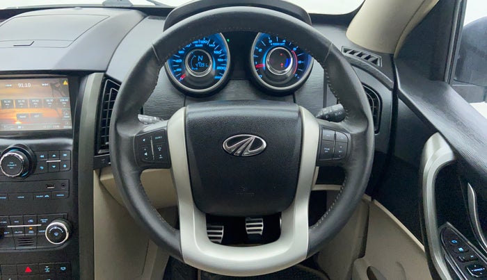 2015 Mahindra XUV500 W10, Diesel, Manual, 47,728 km, Steering Wheel Close Up