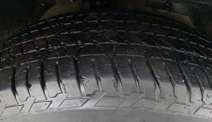 2015 Mahindra XUV500 W10, Diesel, Manual, 47,728 km, Right Front Tyre Tread