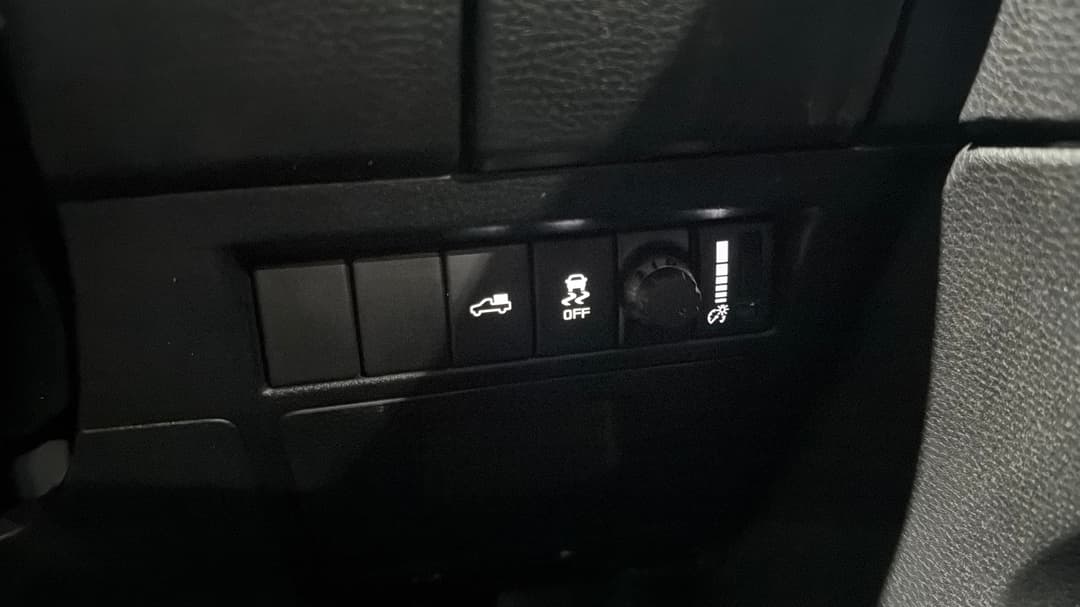 2023 Isuzu D-MAX X-terrain (4x4), Automatic, 57799 km, Utility Switches/Buttons