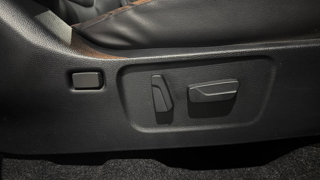 2023 Isuzu D-MAX X-terrain (4x4), Automatic, 57799 km, Drivers Side Adjustment Panel