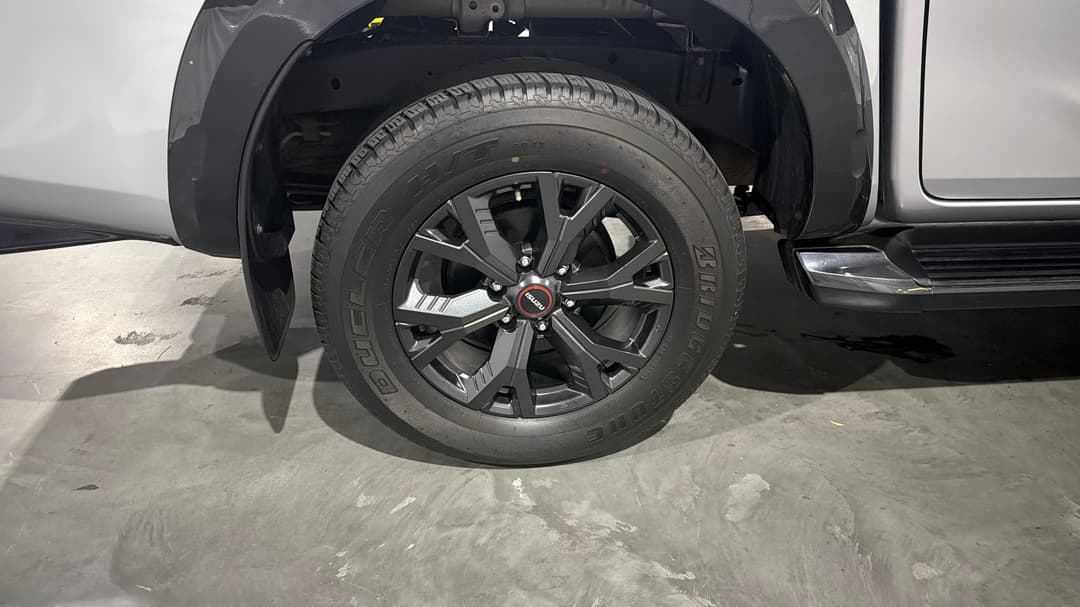 2023 Isuzu D-MAX X-terrain (4x4), Automatic, 57799 km, Right Rear Wheel