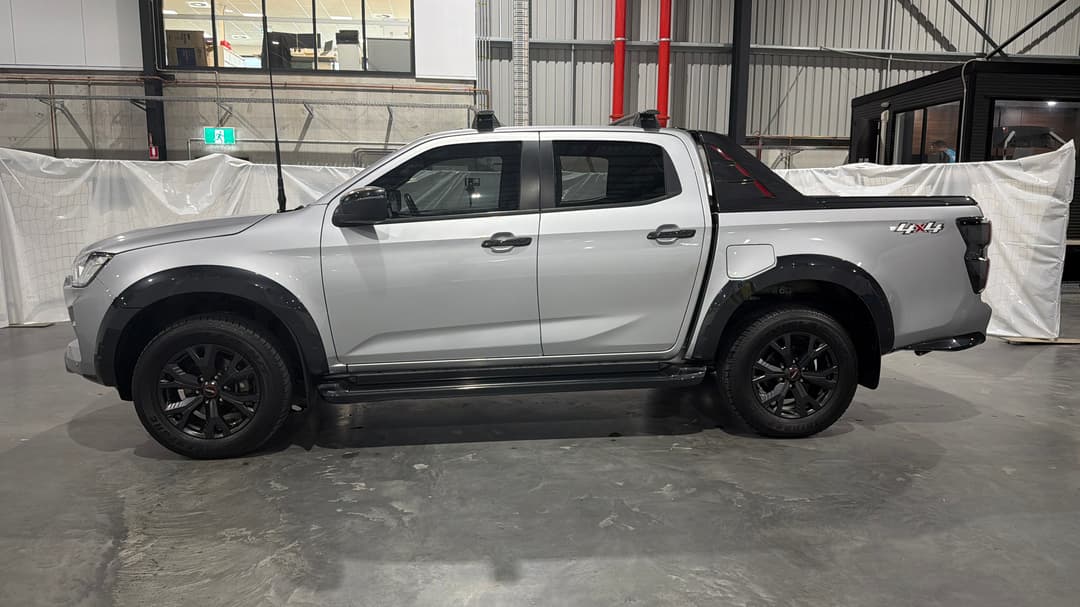 2023 Isuzu D-MAX X-terrain (4x4), Automatic, 57799 km, Left Side View
