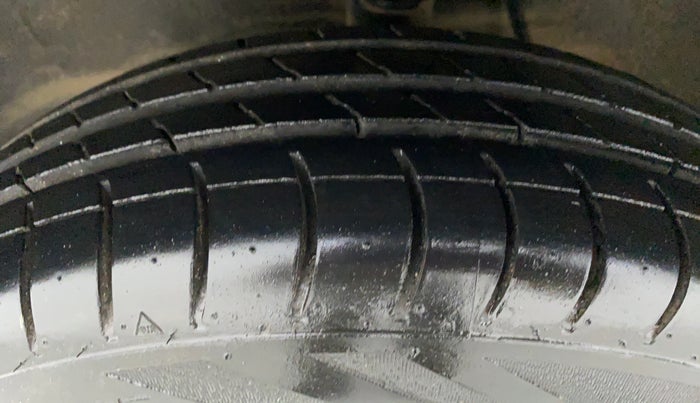 2017 Maruti Alto 800 LXI, Petrol, Manual, 41,506 km, Left Front Tyre Tread