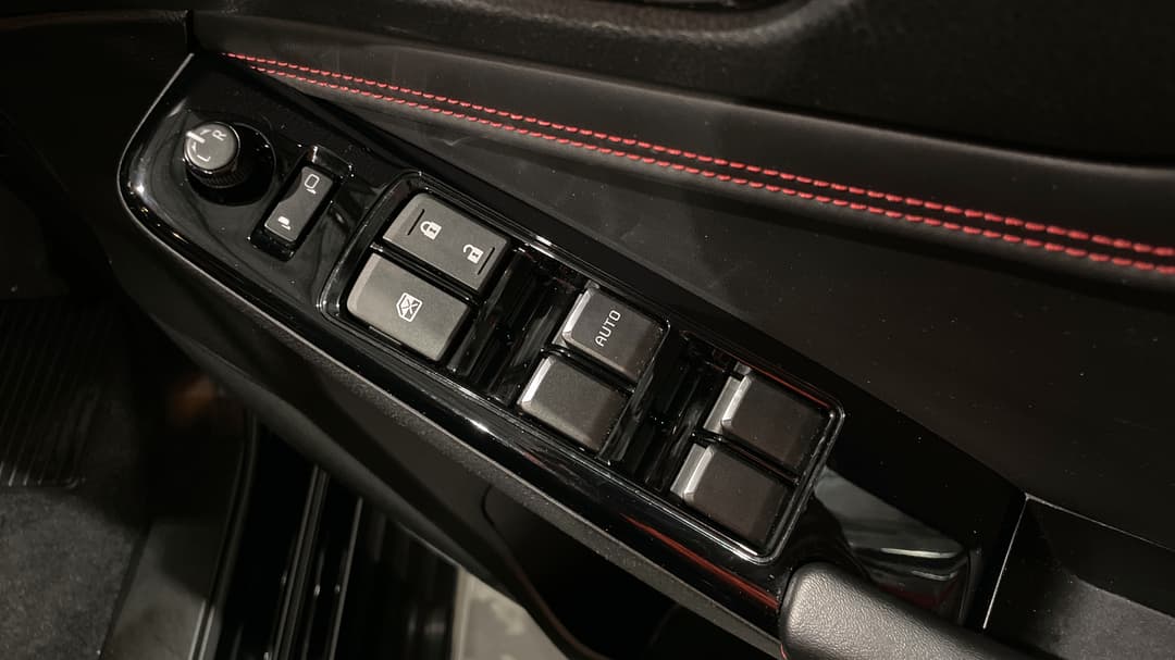 2022 Isuzu D-MAX X-terrain (4x4), Automatic, 31240 km, Drivers Side Door Panel Controls