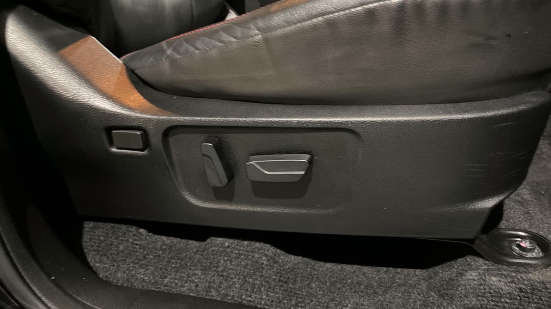 2022 Isuzu D-MAX X-terrain (4x4), Automatic, 31240 km, Drivers Side Adjustment Panel