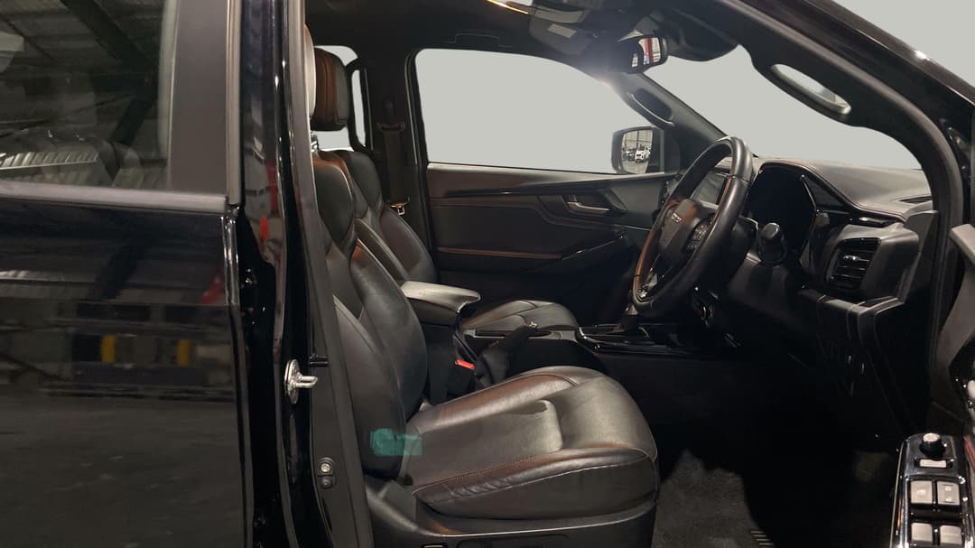 2022 Isuzu D-MAX X-terrain (4x4), Automatic, 31240 km, Right Side Front Door Cabin View