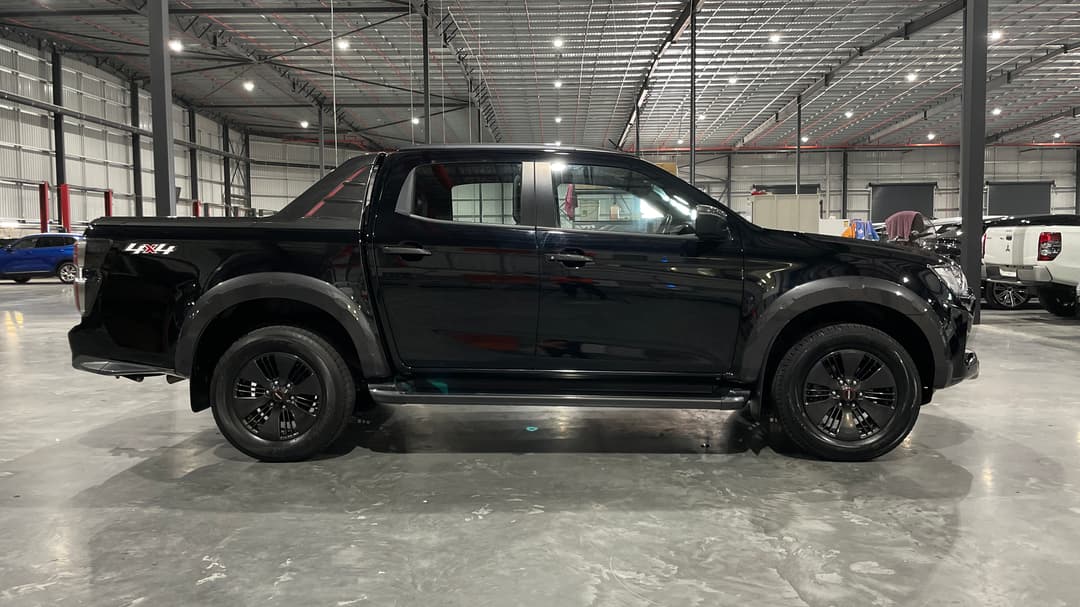 2022 Isuzu D-MAX X-terrain (4x4), Automatic, 31240 km, Right Side View