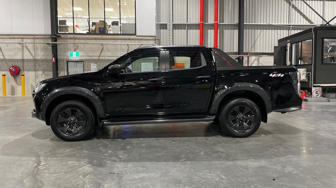 2022 Isuzu D-MAX X-terrain (4x4), Automatic, 31240 km, Left Side View