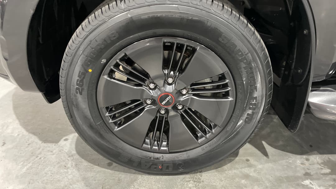 2022 Isuzu D-MAX X-terrain (4x4), Automatic, 31240 km, Left Front Wheel