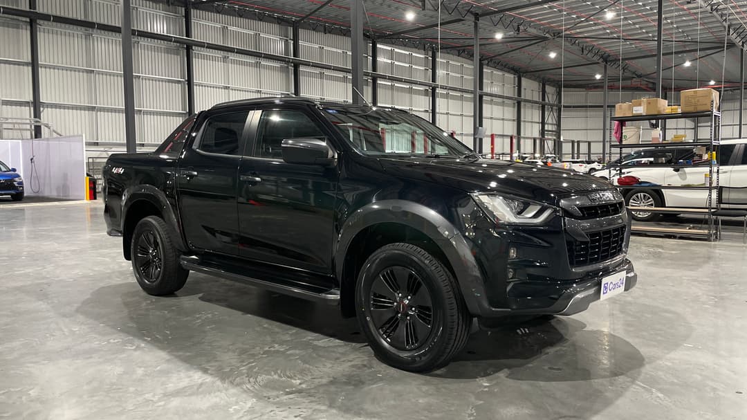 2022 Isuzu D-MAX X-terrain (4x4), Automatic, 31240 km, Right Front Diagonal (45- Degree) View