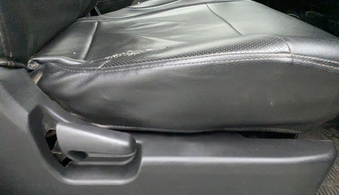 2016 Maruti Wagon R 1.0 LXI CNG, CNG, Manual, 82,258 km, Driver Side Adjustment Panel