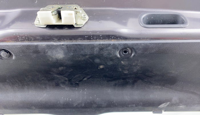 2016 Maruti Swift LXI OPT, Petrol, Manual, 79,267 km, Dicky (Boot door) - Trim lock has minor damage