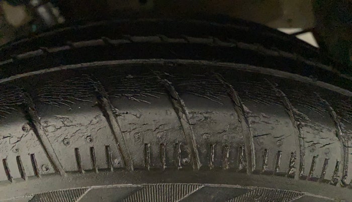 2015 Maruti Celerio VXI, Petrol, Manual, 51,010 km, Left Front Tyre Tread