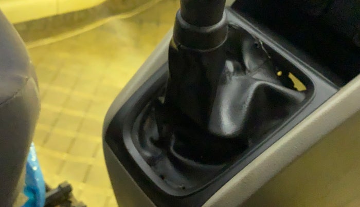 2015 Maruti Celerio VXI, Petrol, Manual, 51,010 km, Gear lever - Boot Cover minor damage