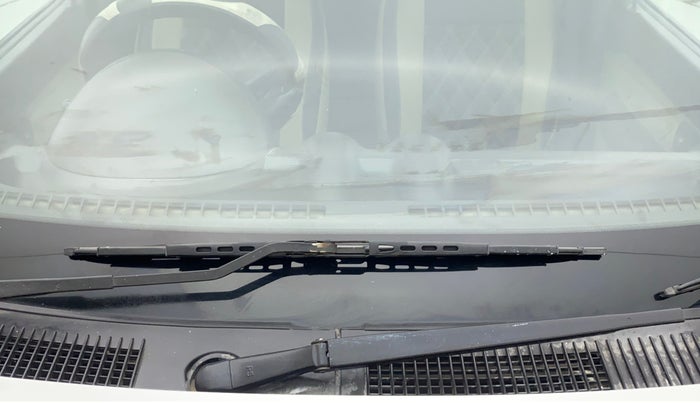 2010 Hyundai Santro Xing GL PLUS, Petrol, Manual, 63,639 km, Front windshield - Minor spot on windshield