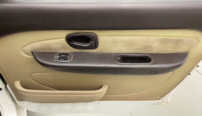2010 Hyundai Santro Xing GL PLUS, Petrol, Manual, 63,639 km, Driver Side Door Panels Control