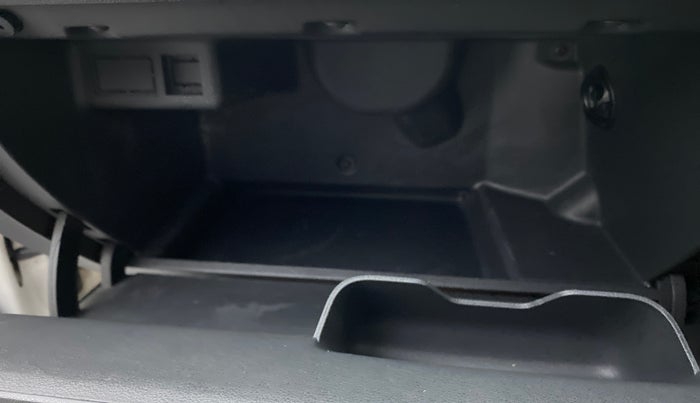 2017 Volkswagen Polo HIGHLINE PLUS 1.5L DIESEL, Diesel, Manual, 48,285 km, Cooled Glove Box