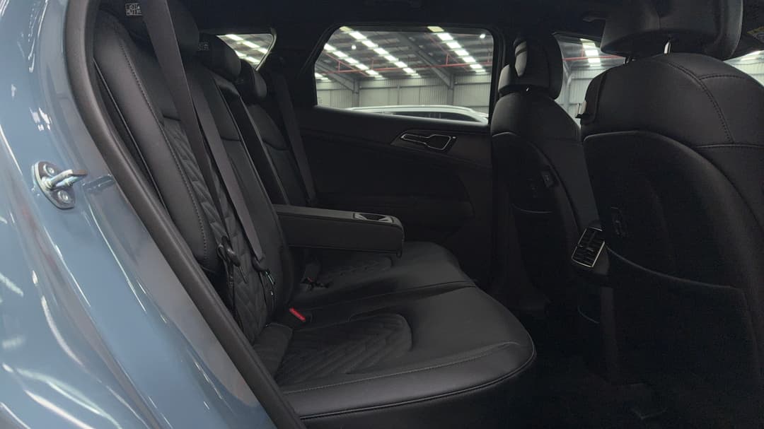 2025 Kia Sportage Gt Line (AWD), Automatic, 28275 km, Right Side Rear Door Cabin View