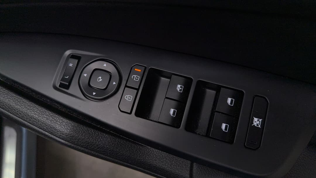 2025 Kia Sportage Gt Line (AWD), Automatic, 28275 km, Drivers Side Door Panel Controls