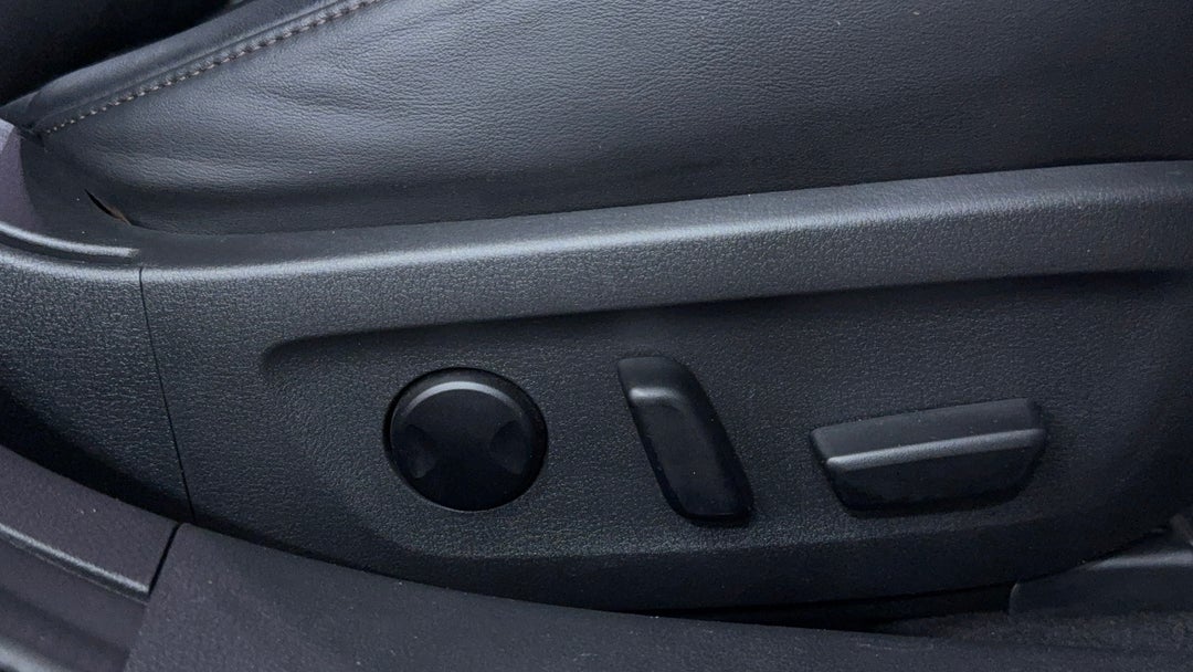 2019 Mazda 3 G25 Gt, Automatic, 82403 km, Drivers Side Adjustment Panel