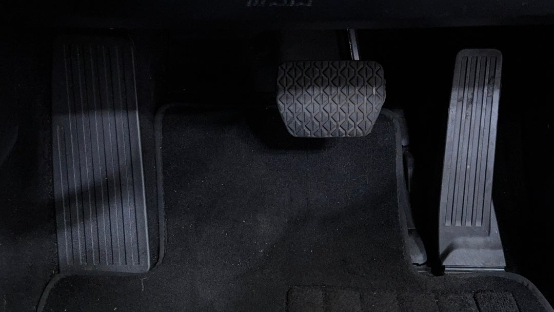 2019 Mazda 3 G25 Gt, Automatic, 82403 km, Pedals and Footmat