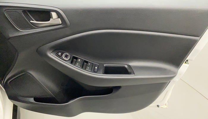 2017 Hyundai i20 Active 1.2 SX, Petrol, Manual, 33,069 km, Driver Side Door Panels Control