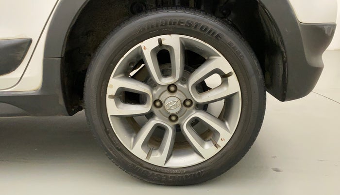 2017 Hyundai i20 Active 1.2 SX, Petrol, Manual, 33,069 km, Left Rear Wheel