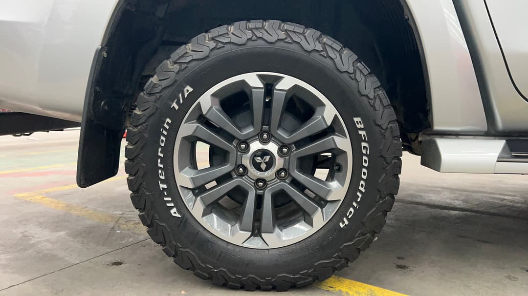 2020 Mitsubishi Triton Gls (4x4), Automatic, 71785 km, Right Rear Wheel