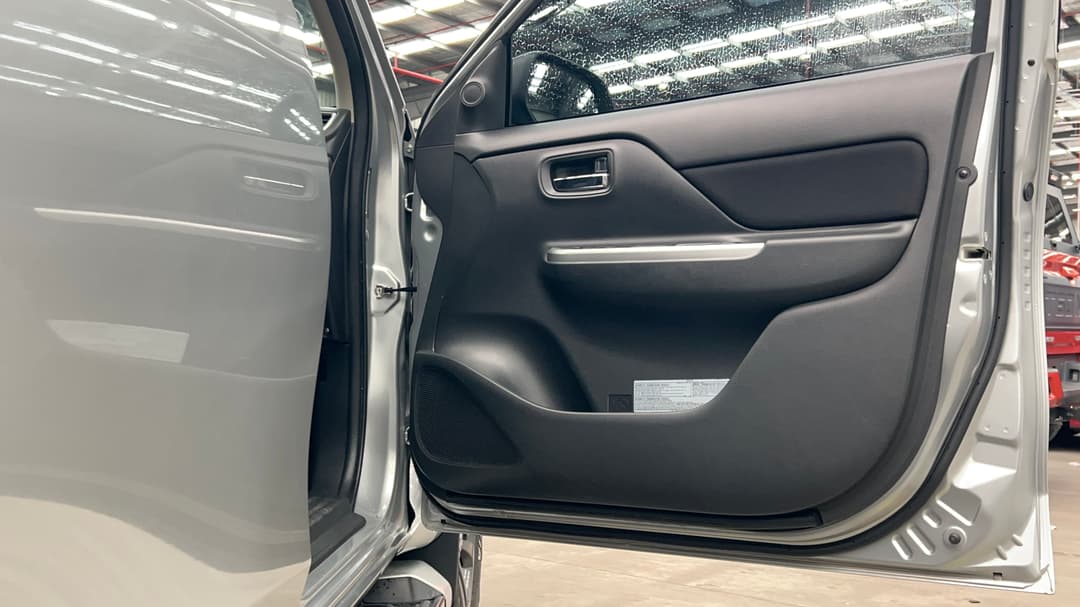 2020 Mitsubishi Triton Gls (4x4), Automatic, 71785 km, Speaker View