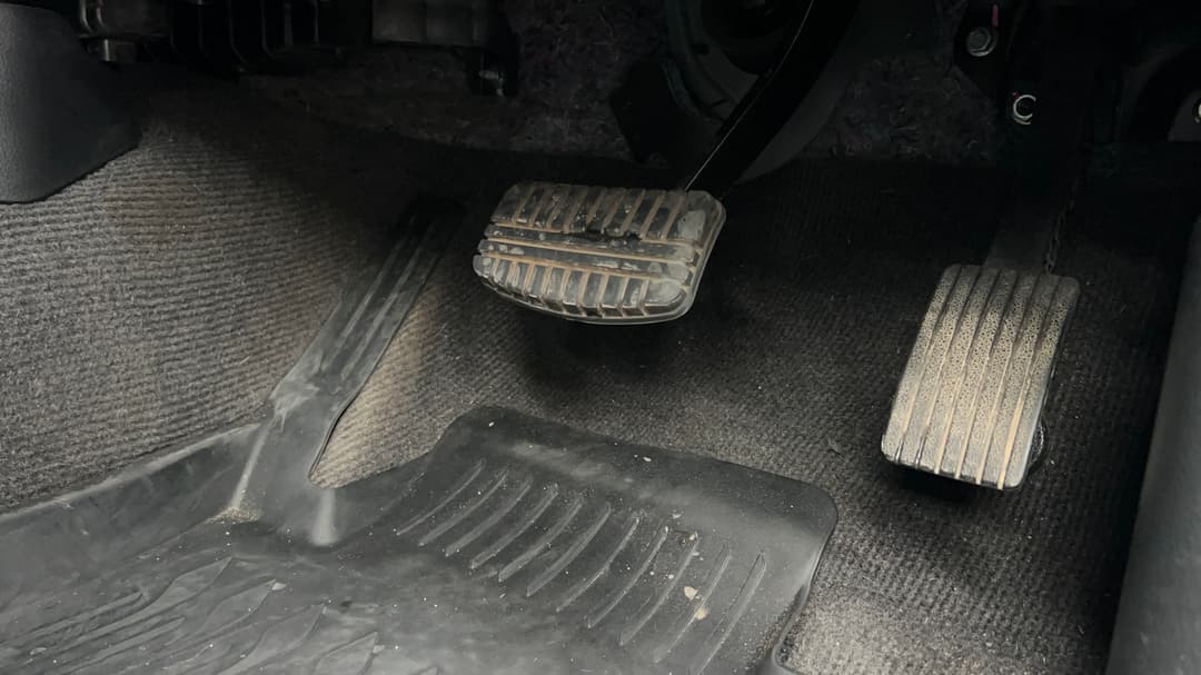 2020 Mitsubishi Triton Gls (4x4), Automatic, 71785 km, Pedals and Footmat