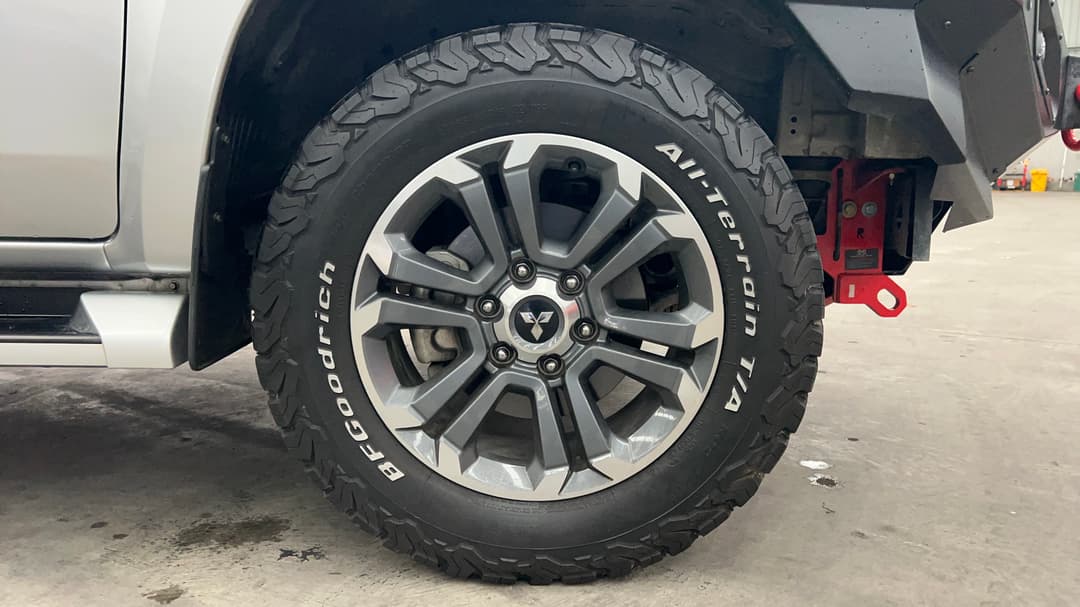 2020 Mitsubishi Triton Gls (4x4), Automatic, 71785 km, Right Front Wheel