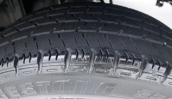2015 Maruti Alto K10 VXI P, Petrol, Manual, 24,729 km, Left Rear Tyre Tread