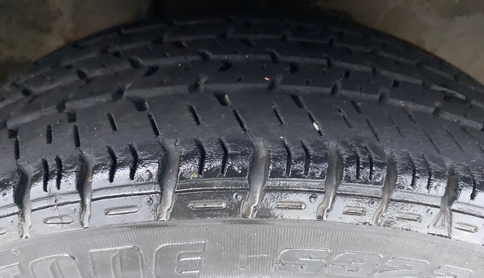 2015 Maruti Alto K10 VXI P, Petrol, Manual, 24,729 km, Right Front Tyre Tread